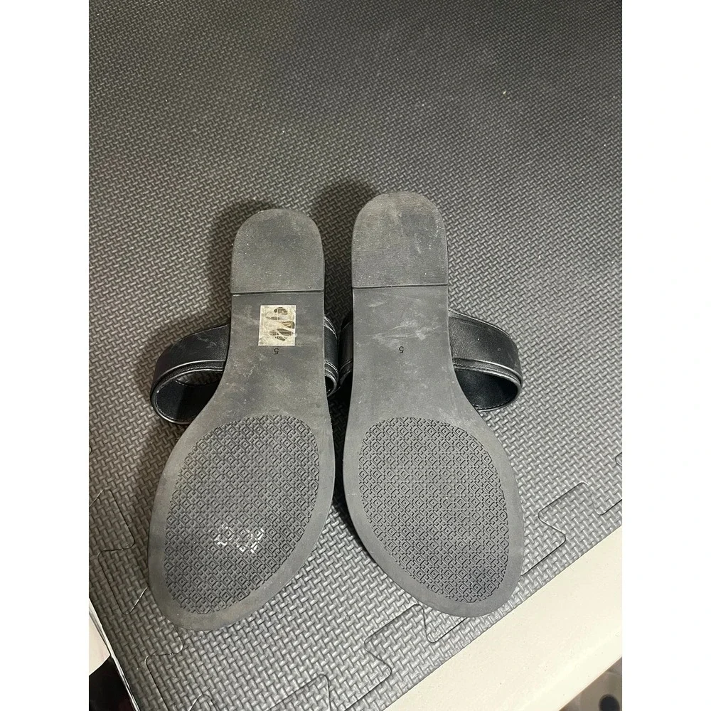 Tory Burch Thong Sandals Women Size 5 Black Leather Gold Buckle Logo Flat